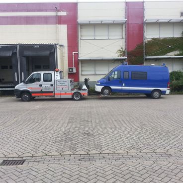Abschleppen / Transportieren - A M F Auto Mietfunk GmbH ist für Sie in Wesel, Bocholt, Dinslaken aktiv!