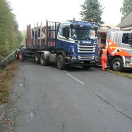 LKW Unfall in Dinslaken - Einsätze der A M F Auto Mietfunk GmbH in Hamminkeln, Bocholt, Heiden und Umgebung