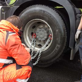 LKW Bergung Rees - Seilwinden und Schwerlast-Hebekissen im Einsatz - A M F Auto Mietfunk GmbH