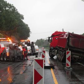 LKW Bergung Rees - Seilwinden und Schwerlast-Hebekissen im Einsatz - A M F Auto Mietfunk GmbH