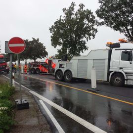 LKW Bergung Rees - Seilwinden und Schwerlast-Hebekissen im Einsatz - A M F Auto Mietfunk GmbH