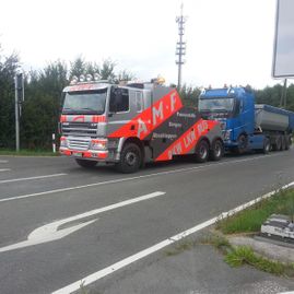 LKW Unfall in Wesel auf der Bundesstraße B8 - A M F Auto Mietfunk GmbH im Einsatz