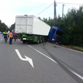 LKW Unfall in Wesel auf der Bundesstraße B8 - A M F Auto Mietfunk GmbH im Einsatz