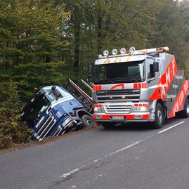 LKW Unfall in Dinslaken - Einsätze der A M F Auto Mietfunk GmbH in Hamminkeln, Bocholt, Heiden und Umgebung
