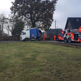 LKW-Bergung in einer Bauernschaft zwischen Heiden und Raesfeld - A M F Auto Mietfunk GmbH