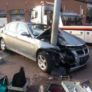 PKW Unfall Totalschaden - A M F Auto Mietfunk GmbH ist für Sie in Wesel, Bocholt, Dinslaken aktiv!