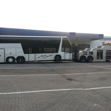 Busse Abschleppen / Transportieren - A M F Auto Mietfunk GmbH ist für Sie in Wesel, Bocholt, Dinslaken aktiv!
