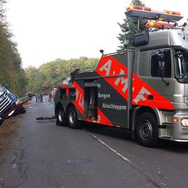 LKW Unfall in Dinslaken - Einsätze der A M F Auto Mietfunk GmbH in Hamminkeln, Bocholt, Heiden und Umgebung