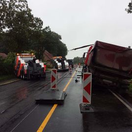 LKW Bergung Rees - Seilwinden und Schwerlast-Hebekissen im Einsatz - A M F Auto Mietfunk GmbH