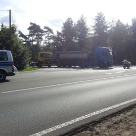 LKW Unfall in Wesel auf der Bundesstraße B8 - A M F Auto Mietfunk GmbH im Einsatz