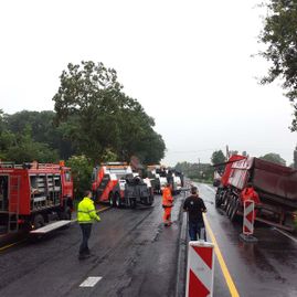 LKW Bergung Rees - Seilwinden und Schwerlast-Hebekissen im Einsatz - A M F Auto Mietfunk GmbH